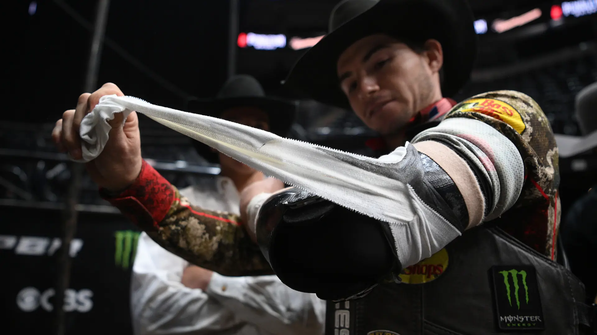 Switching hands, stealing the show: Paulo Eduardo Rossetto wins in Salt Lake City