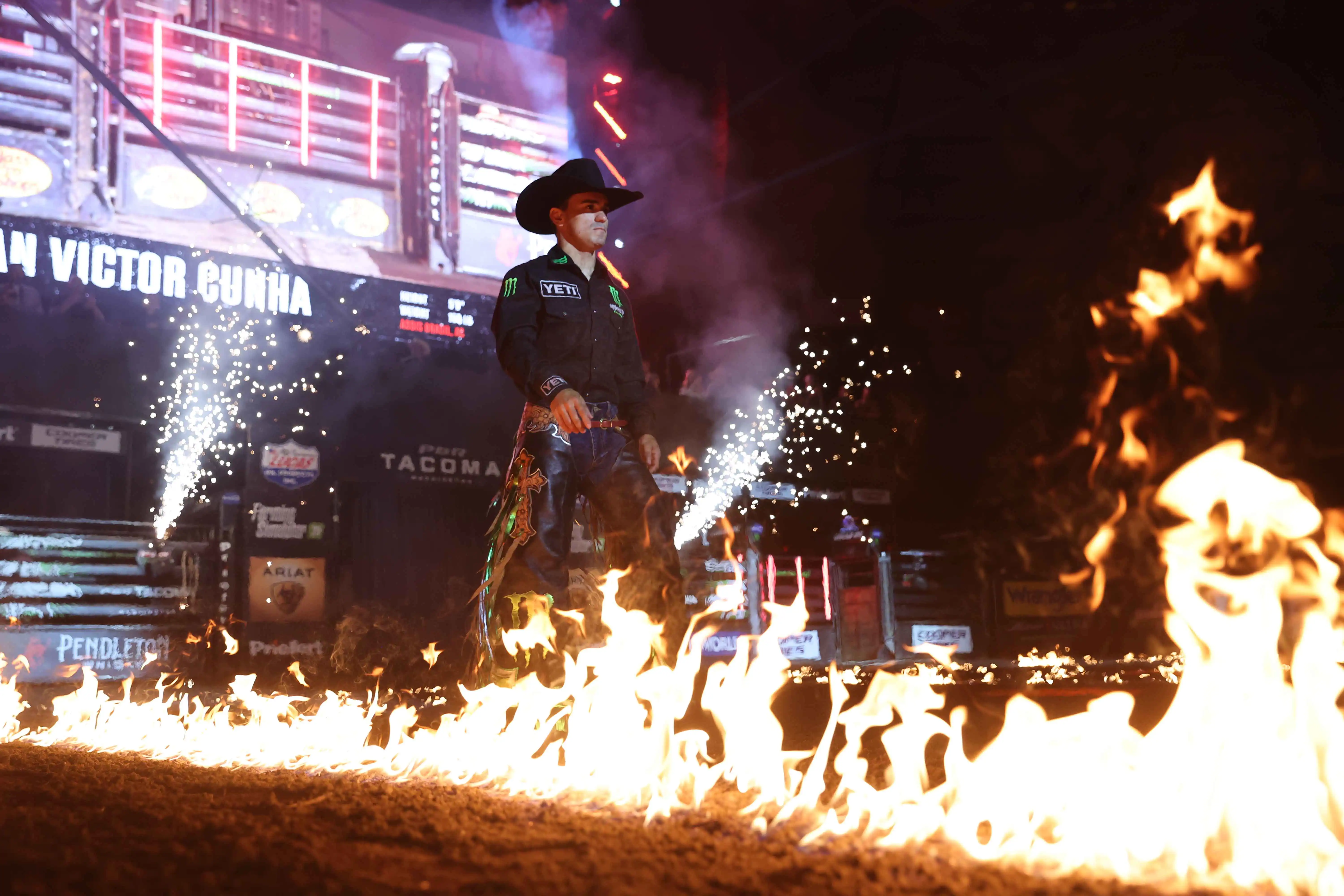 25 LIVE Tacoma 01 021