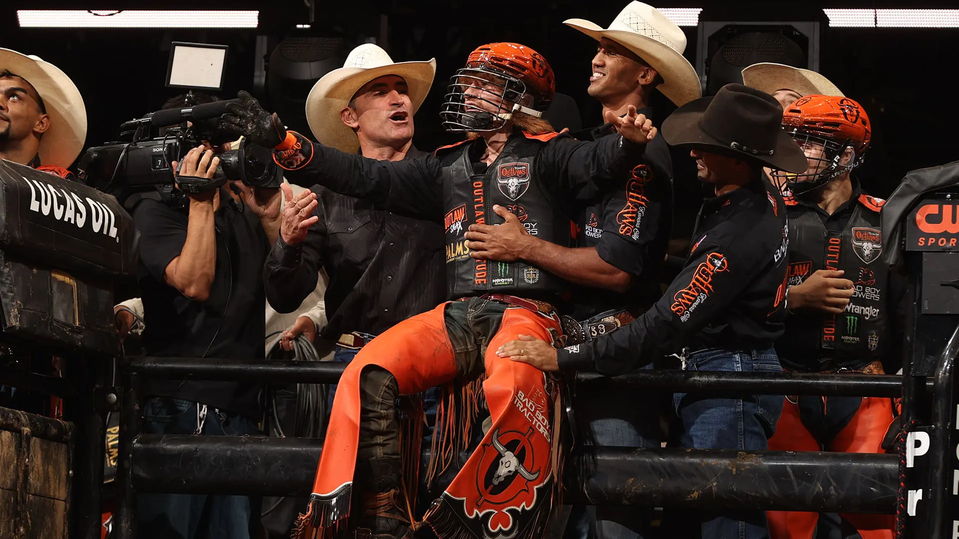 Back from the rodeo road: PRCA stars rejoin PBR Teams for the stretch run