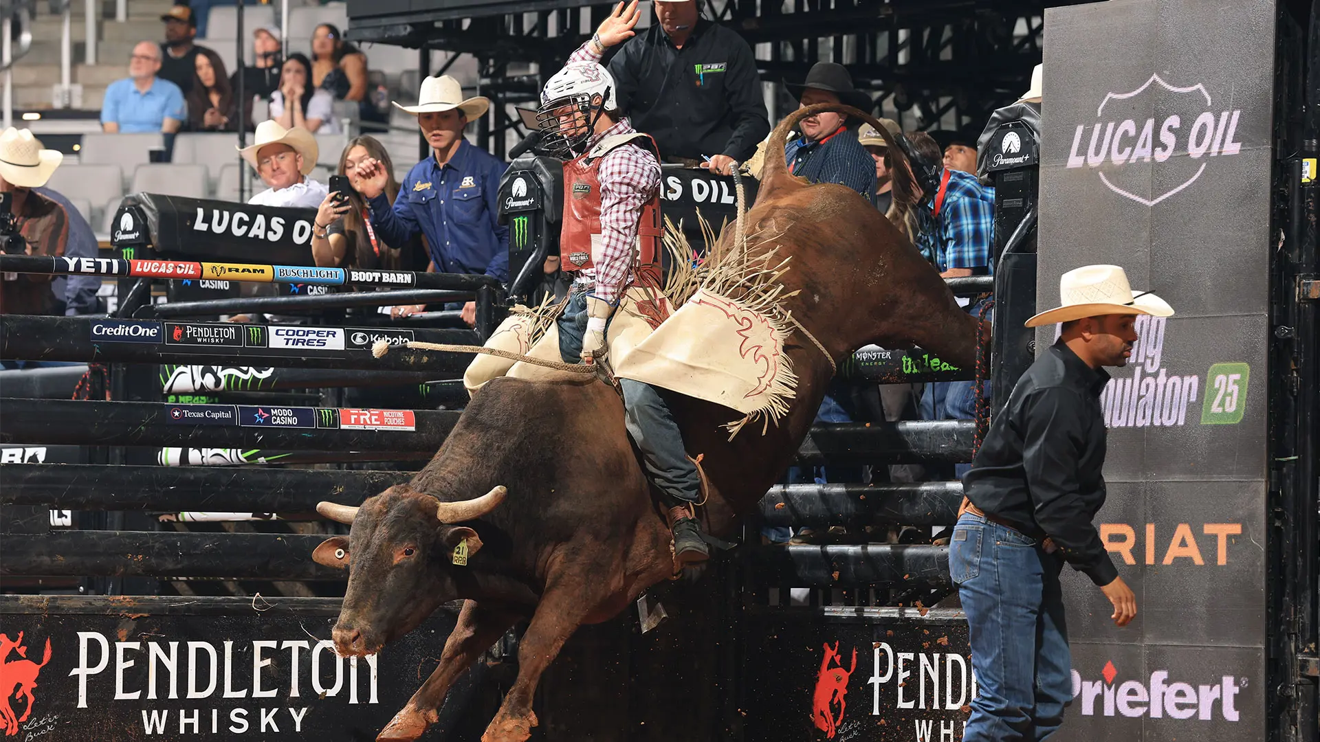 No. 10 Hudson Bolton rides Lights Out for 91.30 points, extends perfect start to 5-for-5 to lead 2026 PBR World Finals: Unleash The Beast at Dickies Arena