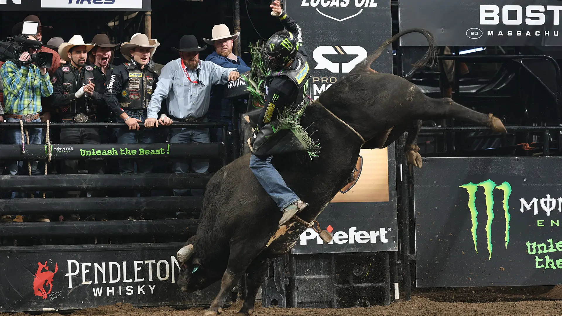 PBR debuts at TD Garden as 22 riders record scores and world title race ties in front of sellout crowd